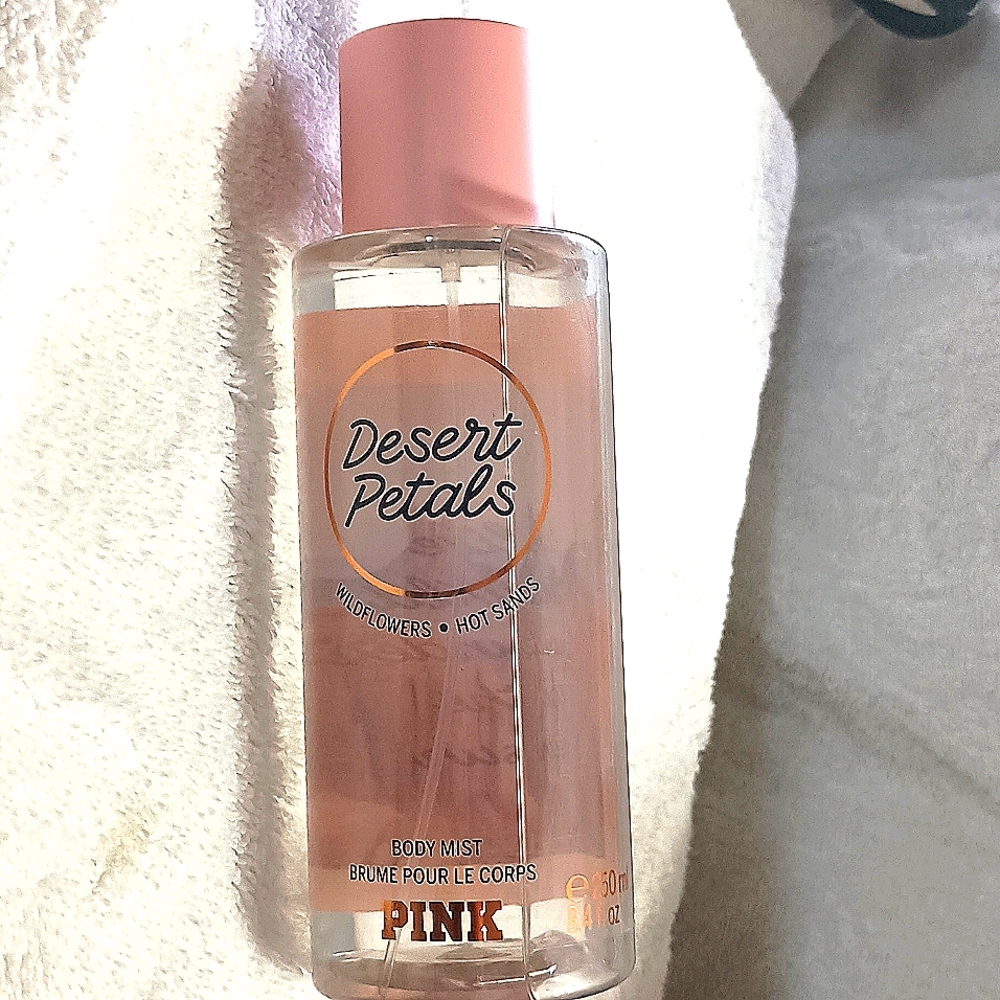 Victoria’s Secret Desert Petals 8.4 fl oz Body Mist